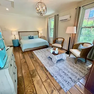 5 Stars In Eastover Guest house